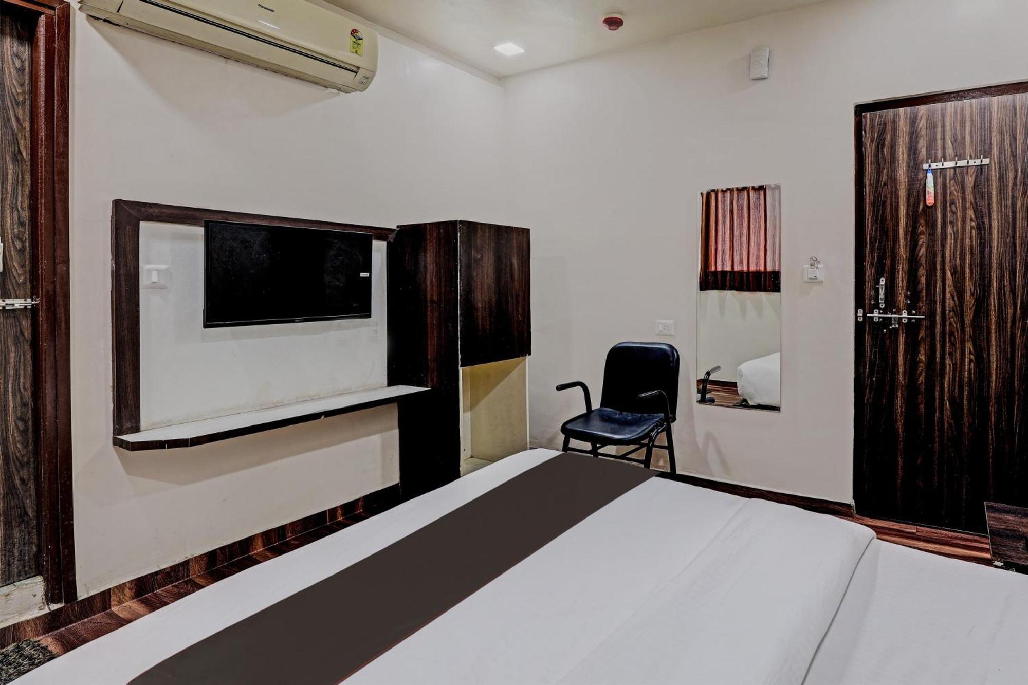 Hotel O Royal Inn Ahmedabad Exterior foto