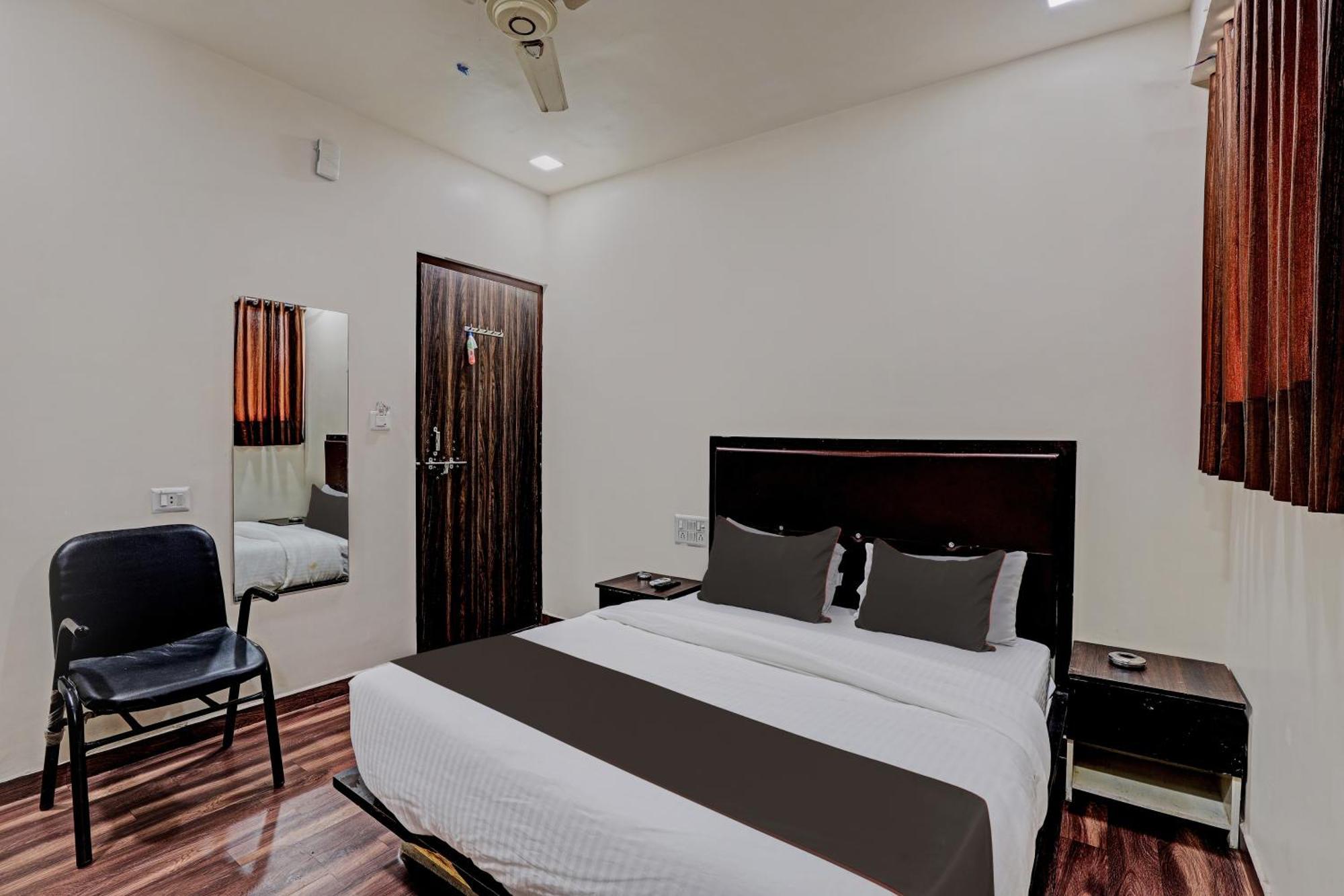 Hotel O Royal Inn Ahmedabad Exterior foto