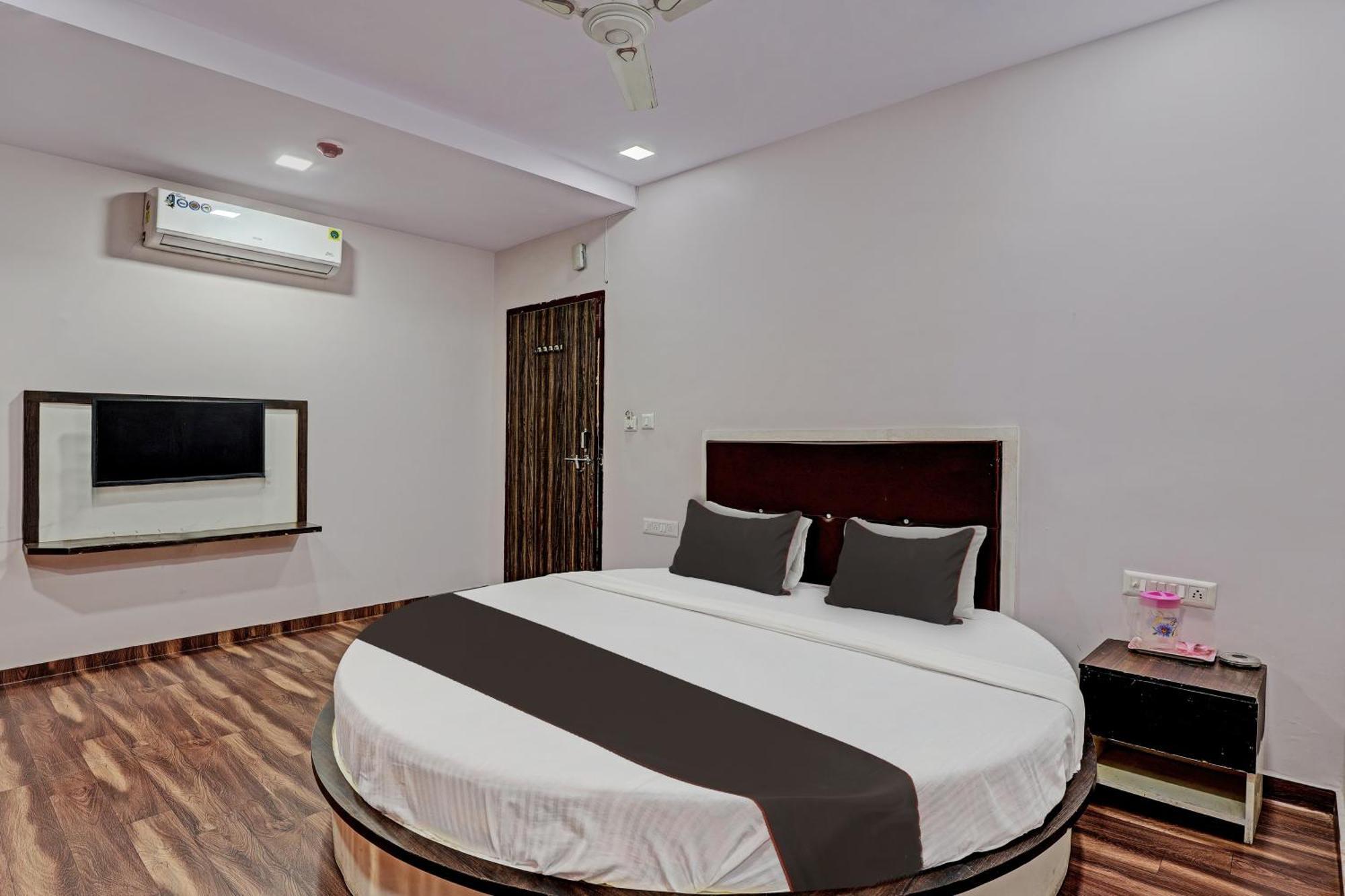 Hotel O Royal Inn Ahmedabad Exterior foto