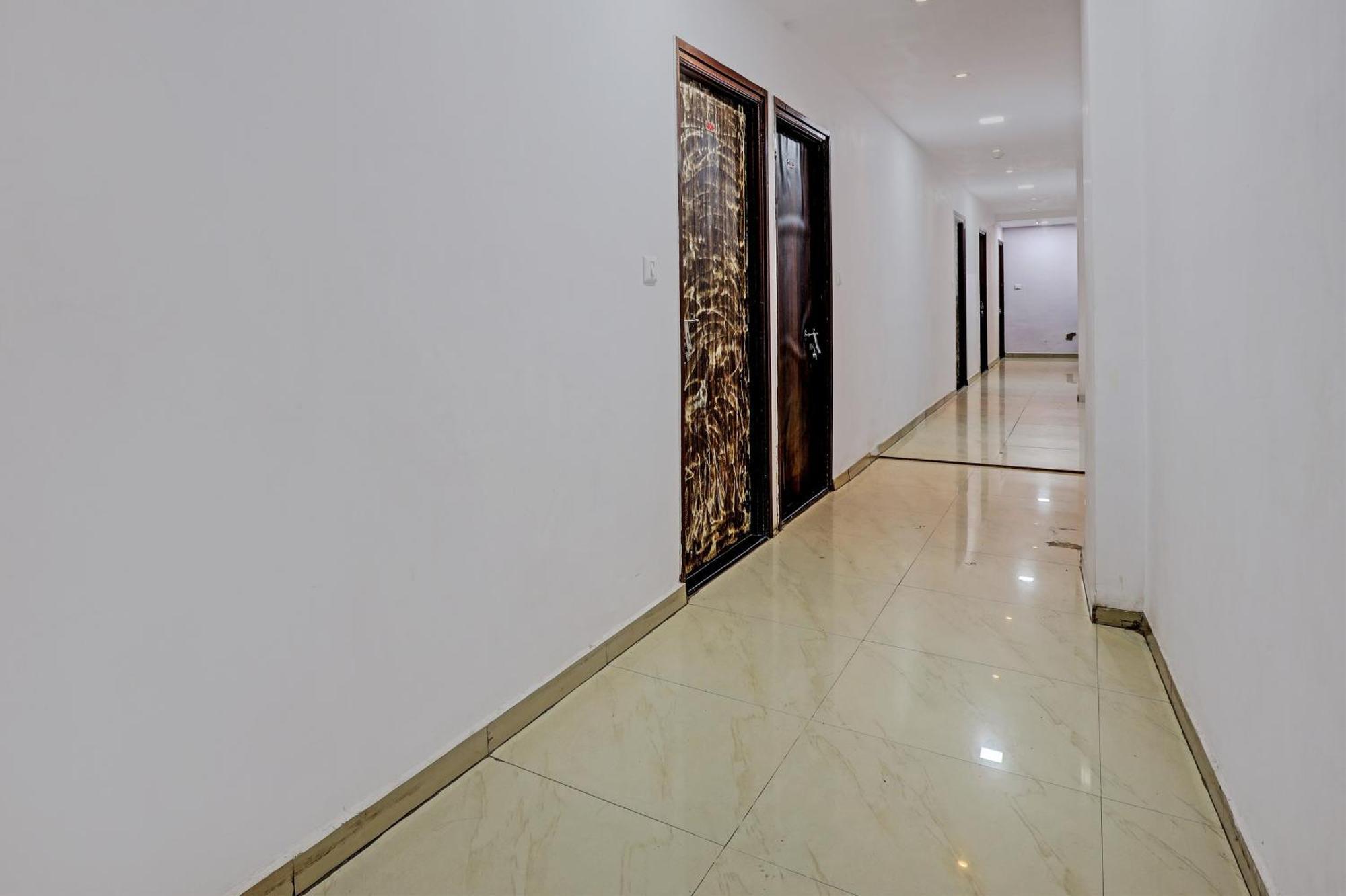 Hotel O Royal Inn Ahmedabad Exterior foto