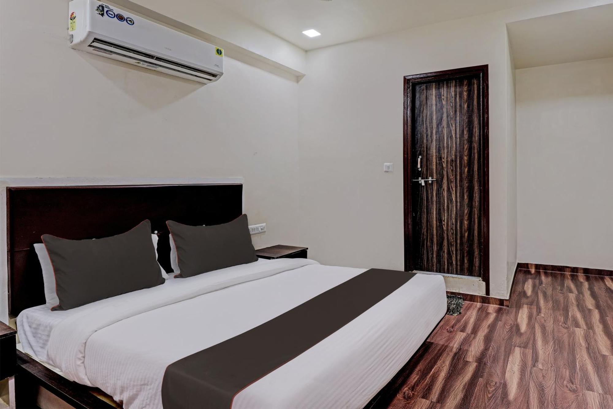 Hotel O Royal Inn Ahmedabad Exterior foto