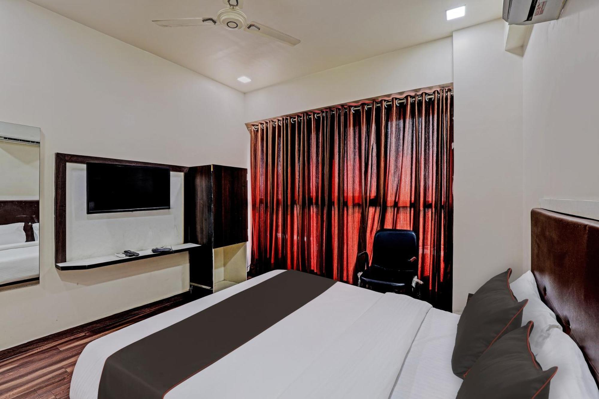 Hotel O Royal Inn Ahmedabad Exterior foto