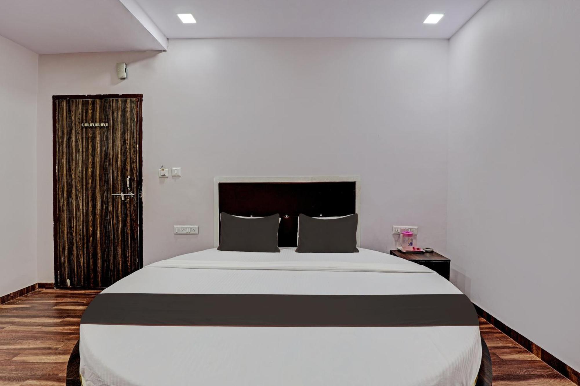 Hotel O Royal Inn Ahmedabad Exterior foto